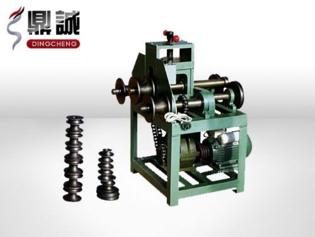 點擊查看詳細信息<br>標題：立式多功能滾動式彎管機 閱讀次數：5357