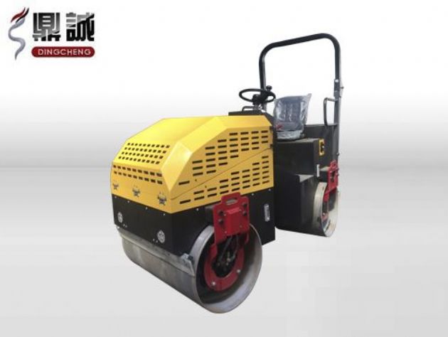 點擊查看詳細信息<br>標題：2.5噸全液壓座駕式振動壓路機 閱讀次數：14892